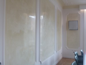 CONTORNI IN GESSO CON STUCCO VENEZIANO